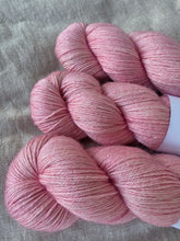 Cargar imagen en el visor de la galería, Blush - Silky BFL
