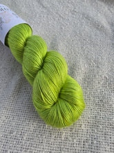 Cargar imagen en el visor de la galería, Chartreuse - Mulberry
