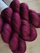 Cargar imagen en el visor de la galería, Tempranillo - Silky BFL Lace
