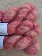 Cargar imagen en el visor de la galería, Sakura - Silky Mohair
