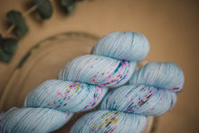 Load image into Gallery viewer, Madrid, en Azul.  -  Sock Blend
