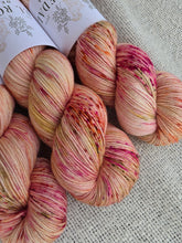 Cargar imagen en el visor de la galería, Peach Orchard - Silky ME
