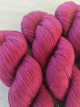 Cargar imagen en el visor de la galería, Mrs Plum - Mulberry
