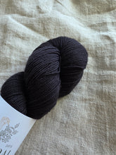 Cargar imagen en el visor de la galería, Better Black - Sock Twist
