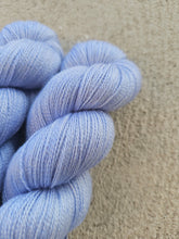 Cargar imagen en el visor de la galería, So Icy! - Silky BFL Lace

