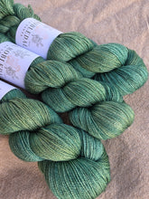 Cargar imagen en el visor de la galería, Matcha Mood - Silky BFL Lace
