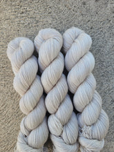 Load image into Gallery viewer, Barefoot - Silky BFL Lace
