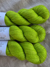 Cargar imagen en el visor de la galería, Chartreuse - Silky BFL
