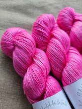 Cargar imagen en el visor de la galería, Rosa Rosae - Mulberry
