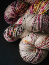 Cargar imagen en el visor de la galería, Raval After Dark - Silky ME
