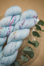 Load image into Gallery viewer, Madrid, en Azul.  -  Sock Blend
