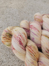 Cargar imagen en el visor de la galería, Another Love - British Wool
