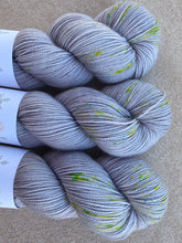 Cargar imagen en el visor de la galería, Concrete Moss - Sock Twist
