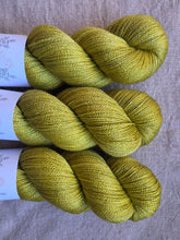 Laden Sie das Bild in den Galerie-Viewer, Lucky Dip - Silky BFL Lace
