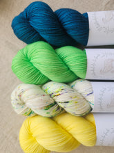 Cargar imagen en el visor de la galería, Mystery Musikal WestKnits KIT 09
